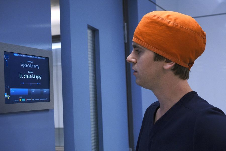 Shaun Murphy (Freddie Highmore) voit son nom sur le planning des chirurgies