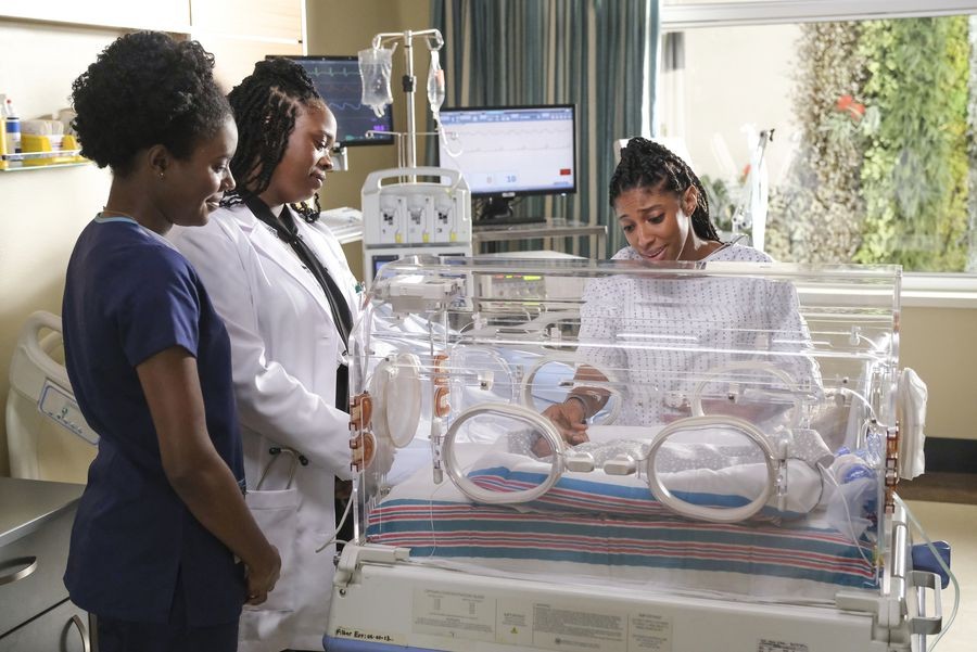 Dr. Jordan Allen (Bria Henderson) et Dr. Olivia Jackson (Summer Brown) et leur patiente